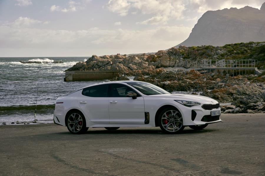  Kia Stinger GT 2018 года  (ZA) (фото 18 из 40)